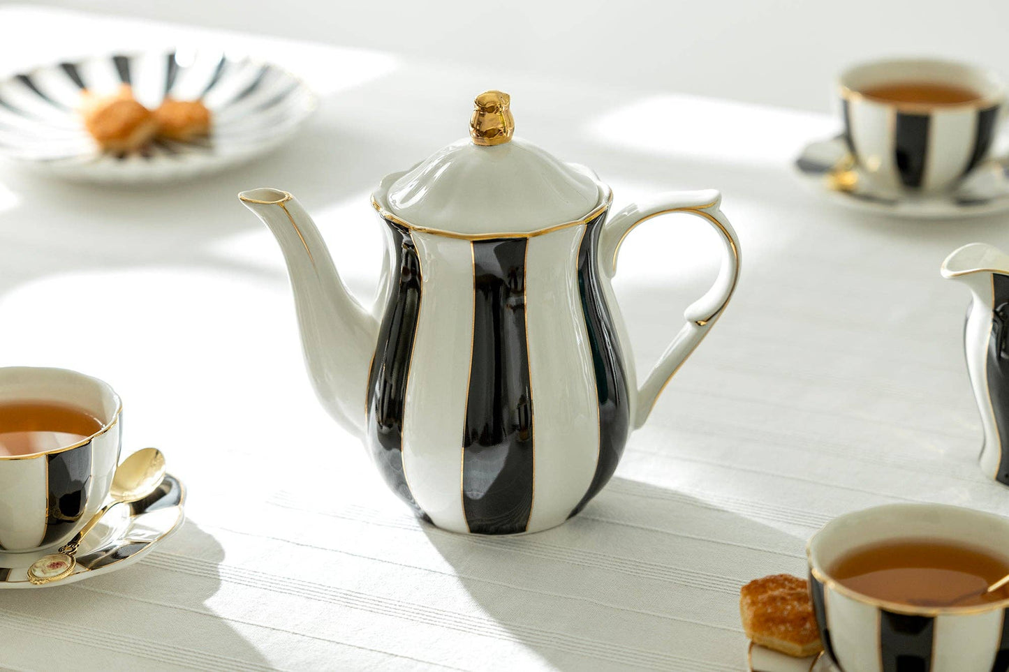 Black and White Scallop 40oz Fine Porcelain Teapot