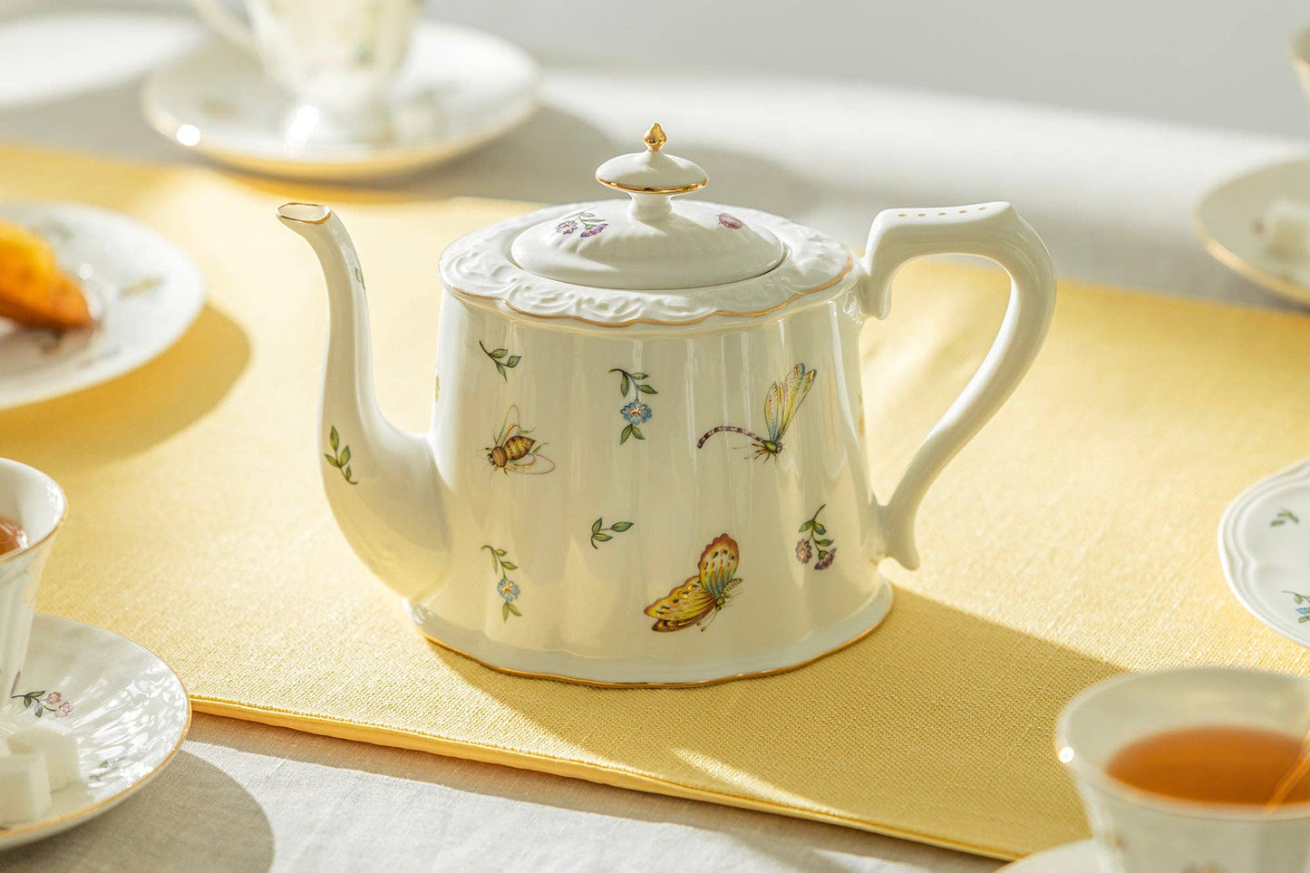 Summer Garden 40 oz Fine Porcelain Teapot